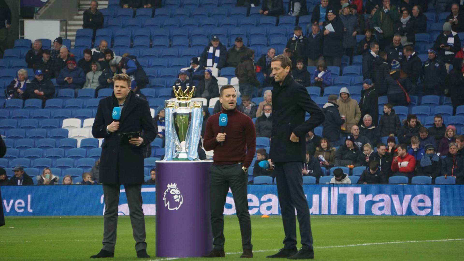 似乎领先于 似乎领先于