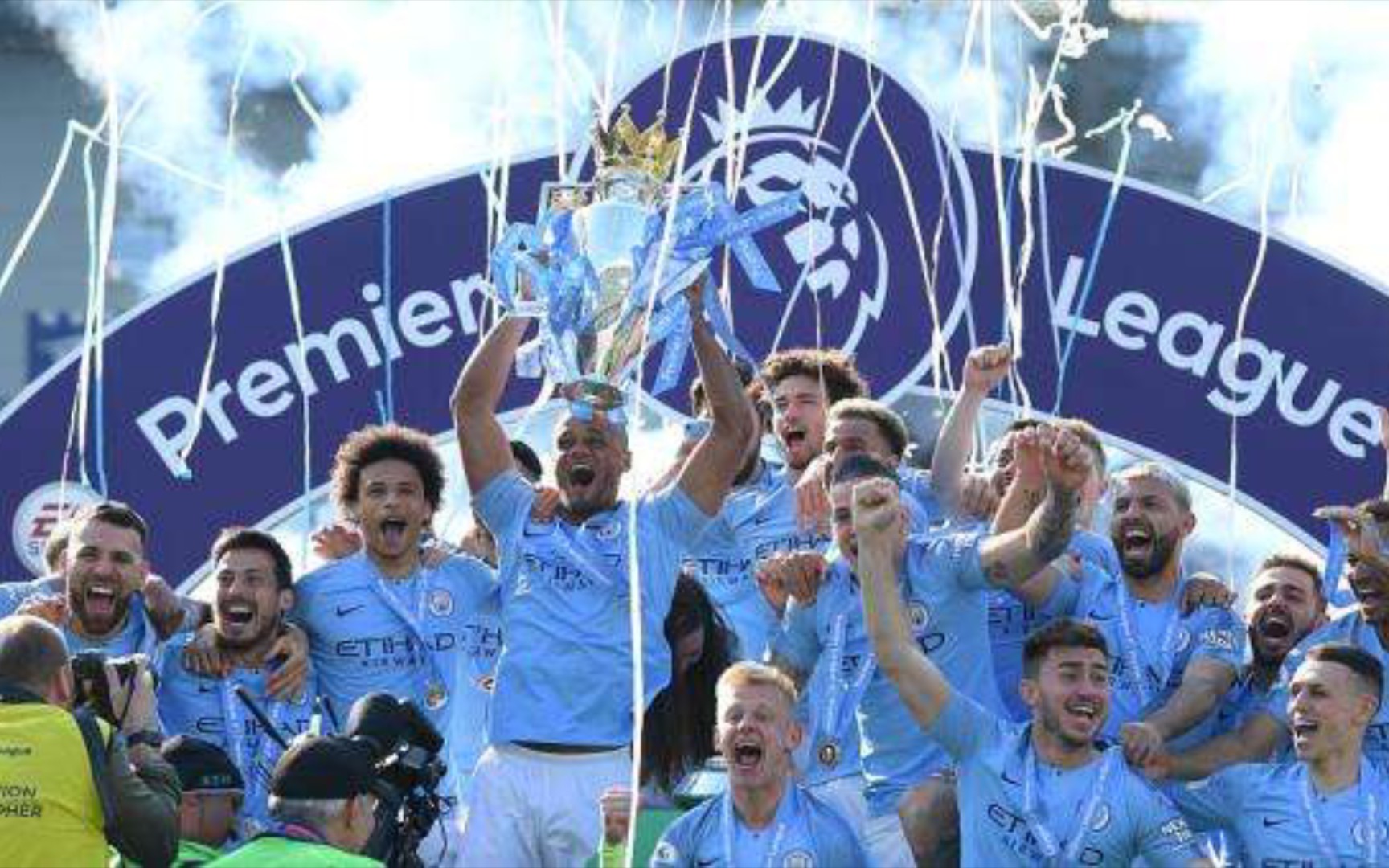 餐饮近乎完 餐饮近乎完